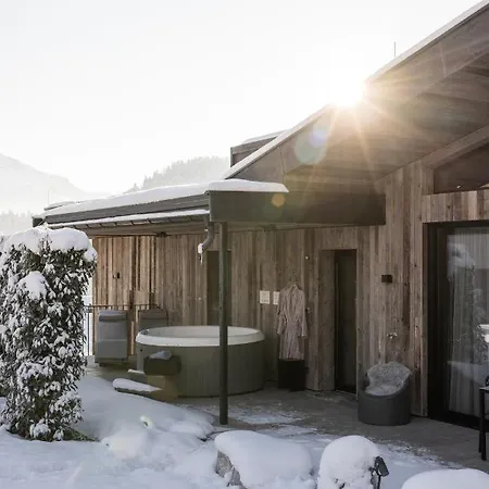 Going Triple A West アパートホテル