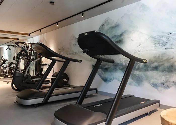 Going Triple A West Apartahotel 4*