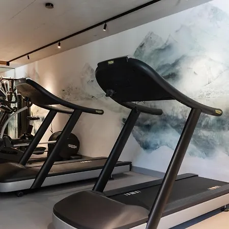 Going Triple A West Aparthotel 4*