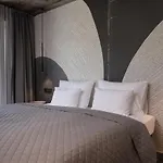 Going Triple A West Apartahotel 4*
